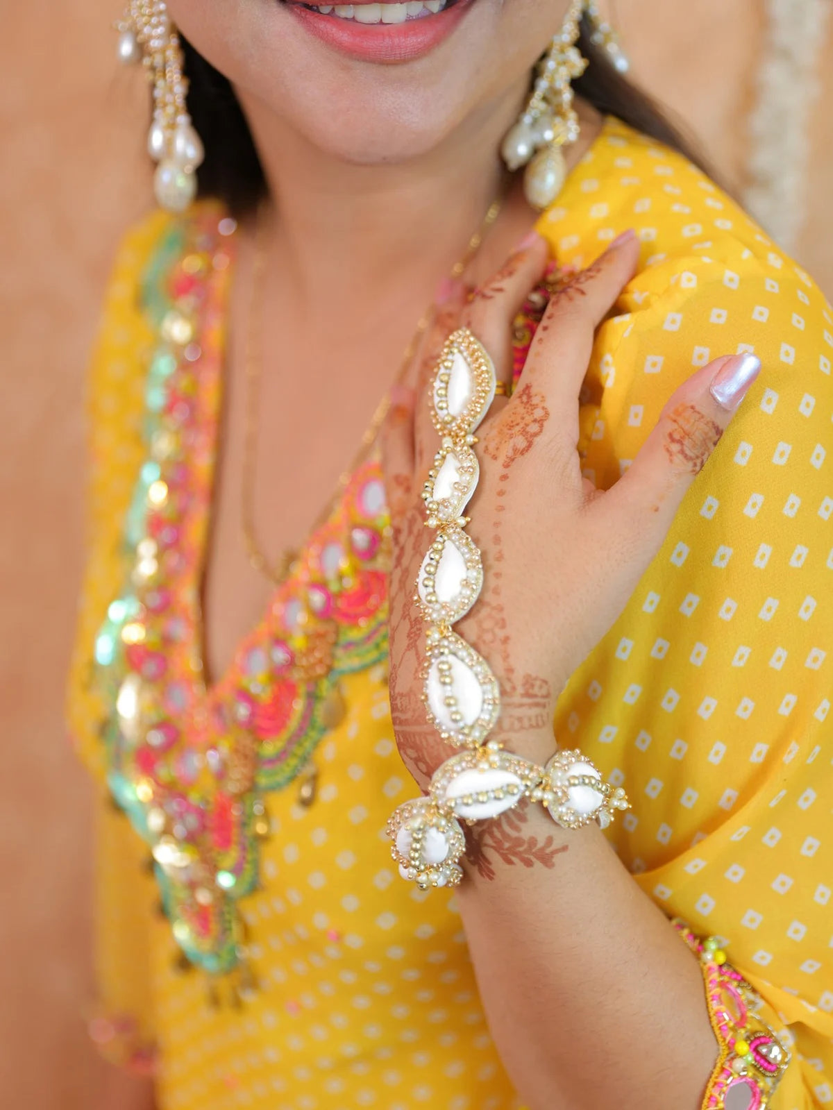 Mehreen Set Hand Accessories